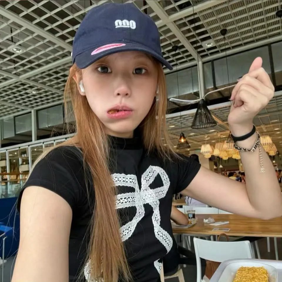 踉跄女孩 海报